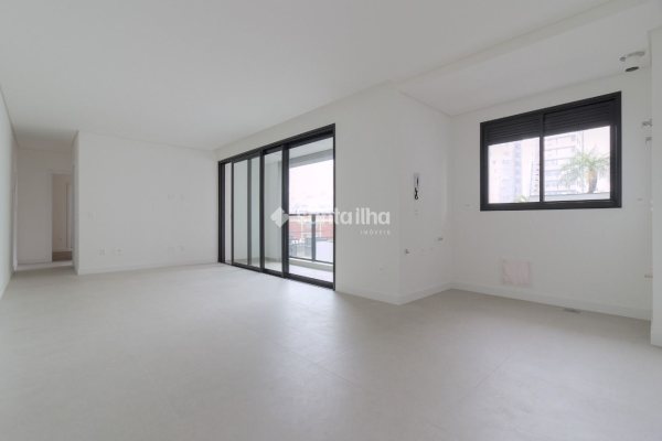Apartamento à venda com 80m², 2 quartos, 2 suítes, 1 vaga no bairro Centro em Florianópolis