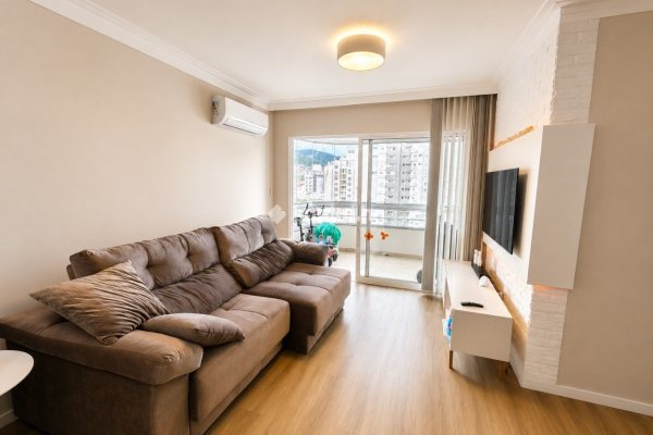 Apartamento à venda com 95m², 3 quartos, 1 suíte, 2 vagas no bairro Itacorubi em Florianópolis