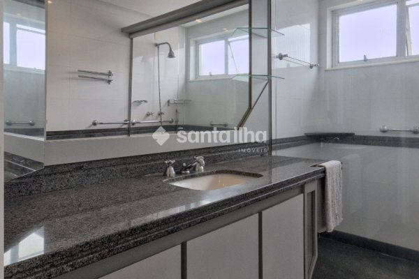 Apartamento à venda com 155m², 4 quartos, 1 suíte, 2 vagas no bairro Agronômica em Florianópolis