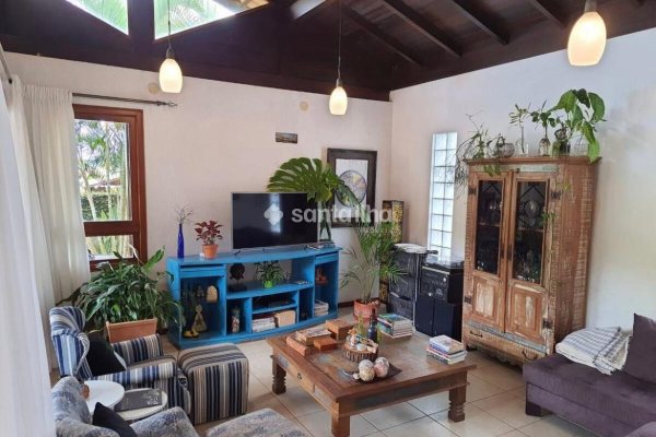 Casa à venda com 263m², 3 quartos, 1 suíte, 4 vagas no bairro Lagoa da Conceição em Florianópolis