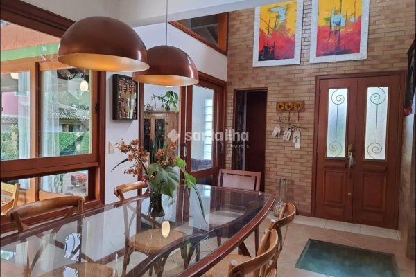 Casa à venda com 263m², 3 quartos, 1 suíte, 4 vagas no bairro Lagoa da Conceição em Florianópolis