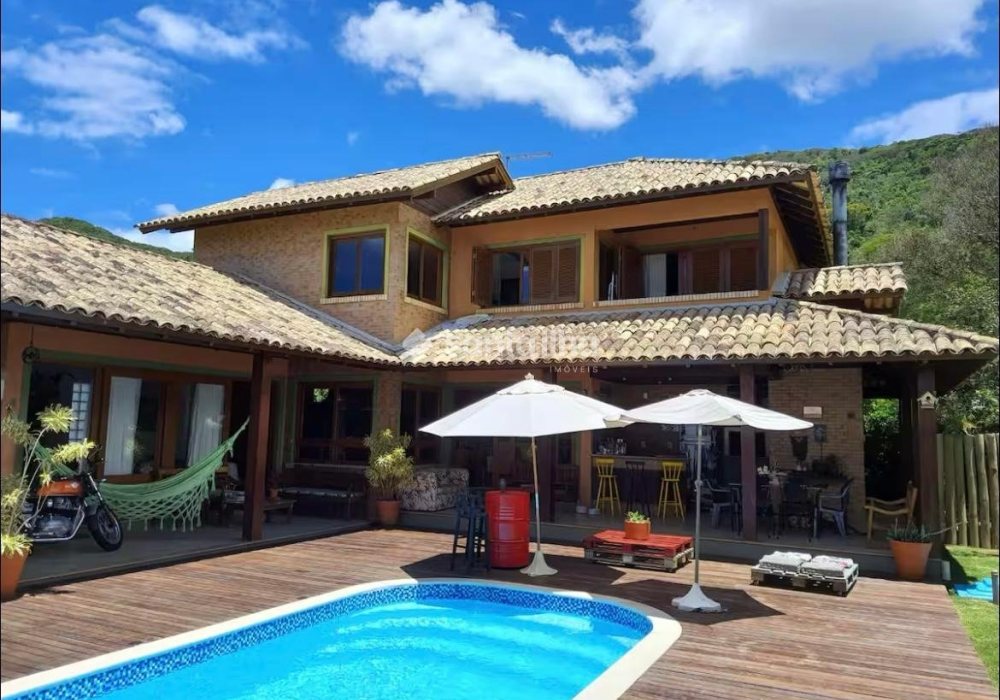 Casa à venda com 263m², 3 quartos, 1 suíte, 4 vagas no bairro Lagoa da Conceição em Florianópolis - Foto 1