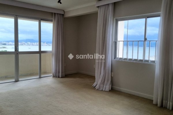 Apartamento à venda com 185m², 4 quartos, 2 suítes, 4 vagas no bairro Centro em Florianópolis