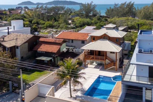 Casa para alugar ou comprar com 250m², 3 quartos, 5 vagas no bairro Campeche em Florianópolis