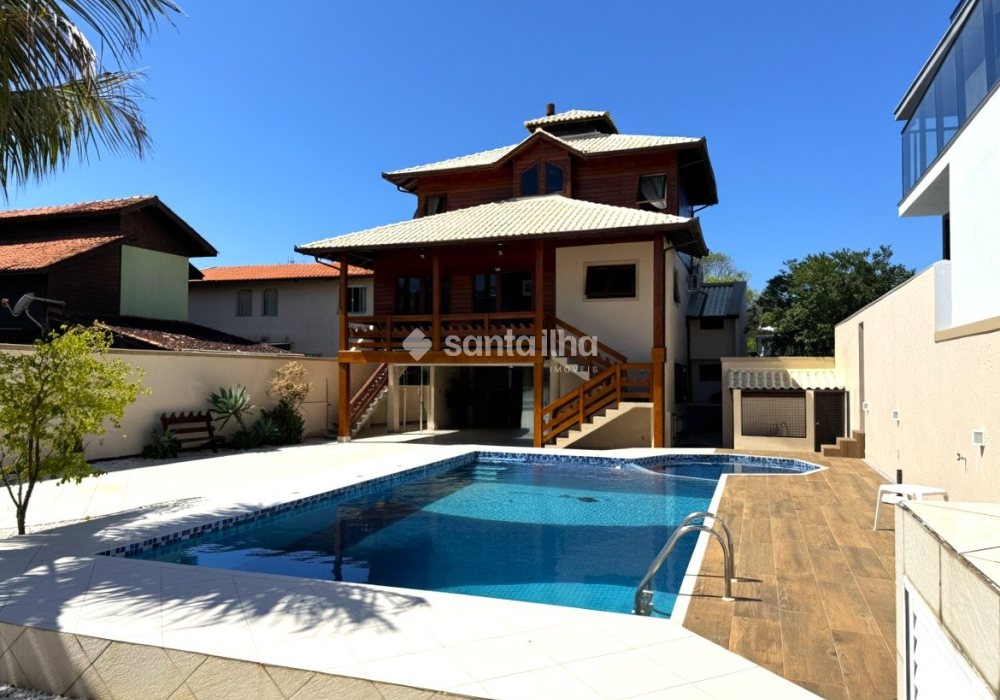 Casa para alugar ou comprar com 250m², 3 quartos, 5 vagas no bairro Campeche em Florianópolis - Foto 1