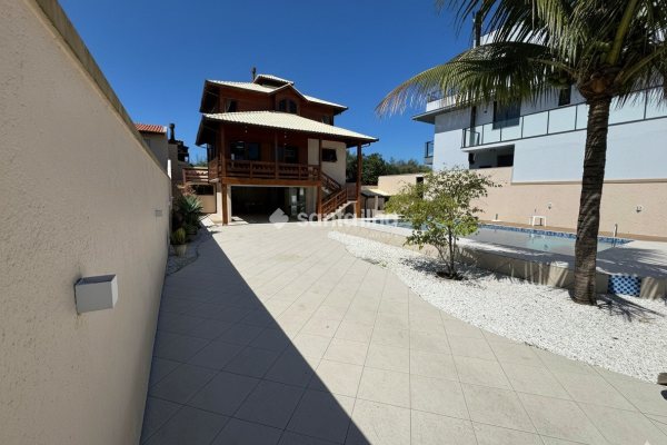 Casa para alugar ou comprar com 250m², 3 quartos, 5 vagas no bairro Campeche em Florianópolis