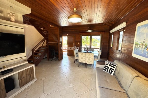 Casa para alugar ou comprar com 250m², 3 quartos, 5 vagas no bairro Campeche em Florianópolis