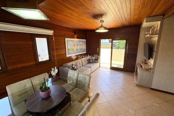 Casa para alugar ou comprar com 250m², 3 quartos, 5 vagas no bairro Campeche em Florianópolis