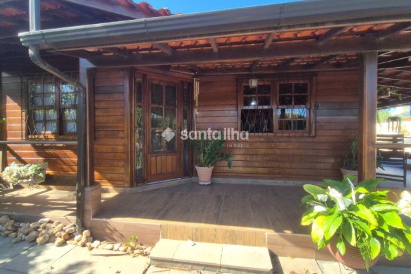 Casa à venda com 125m², 4 quartos, 1 suíte, 3 vagas no bairro Campeche em Florianópolis