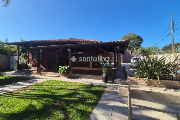 Casa à venda com 125m², 4 quartos, 1 suíte, 3 vagas no bairro Campeche em Florianópolis