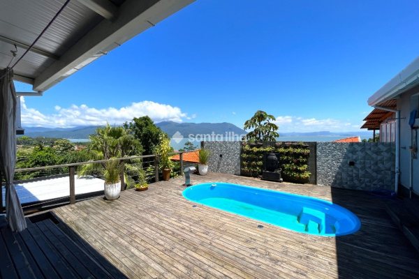 Casa para alugar com 270m², 3 quartos, 1 suíte, 2 vagas no bairro Ribeirão da Ilha em Florianopolis