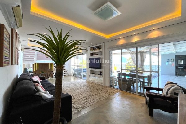 Casa para alugar com 270m², 3 quartos, 1 suíte, 2 vagas no bairro Ribeirão da Ilha em Florianopolis