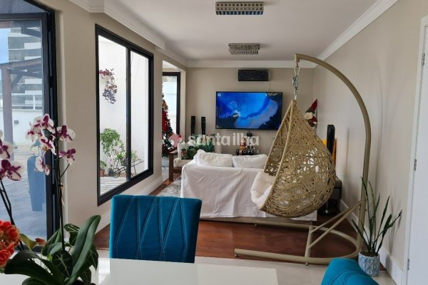 Apartamento à venda com 132m², 4 quartos, 1 suíte, 1 vaga no bairro Estreito em Florianópolis