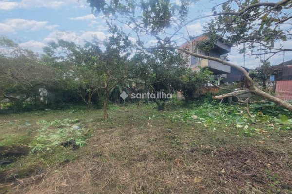 Terreno à venda com 866m², 1 vaga no bairro Lagoa da Conceição em Florianópolis