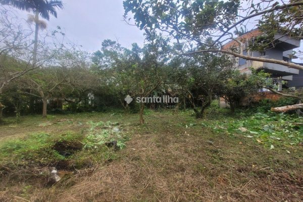 Terreno à venda com 866m², 1 vaga no bairro Lagoa da Conceição em Florianópolis