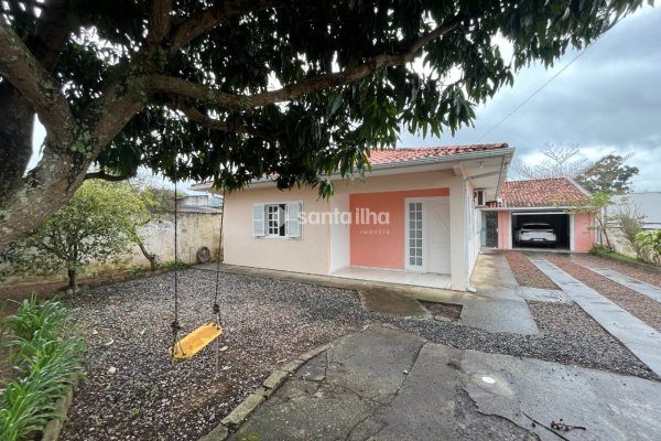Casa para alugar ou comprar com 175m², 4 quartos, 1 suíte, 2 vagas no bairro Campeche em Florianópolis