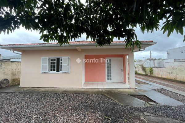 Casa para alugar ou comprar com 175m², 4 quartos, 1 suíte, 2 vagas no bairro Campeche em Florianópolis