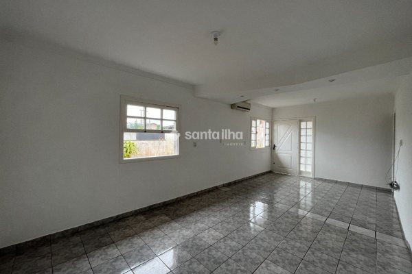 Casa para alugar ou comprar com 175m², 4 quartos, 1 suíte, 2 vagas no bairro Campeche em Florianópolis