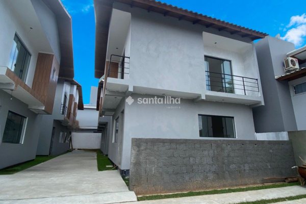 Casa à venda com 85m², 2 quartos, 2 suítes, 1 vaga no bairro Rio Tavares em Florianópolis