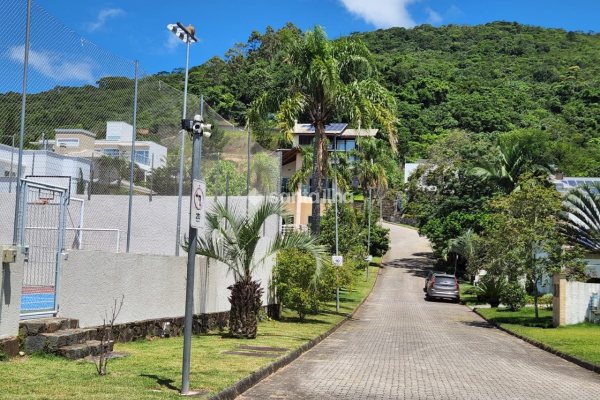 Terreno à venda com 794m² no bairro Córrego Grande em Florianópolis