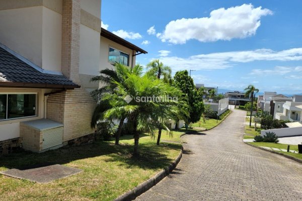 Terreno à venda com 794m² no bairro Córrego Grande em Florianópolis