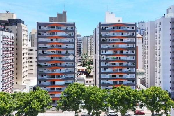 Apartamento à venda com 113m², 3 quartos, 1 suíte, 2 vagas no bairro Centro em Florianópolis