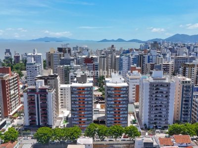 Apartamento à venda com 113m², 3 quartos, 1 suíte, 2 vagas no bairro Centro em Florianópolis - Foto 2