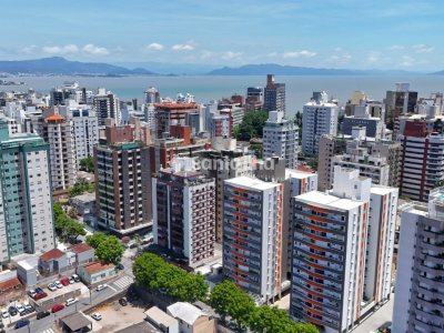 Apartamento à venda com 113m², 3 quartos, 1 suíte, 2 vagas no bairro Centro em Florianópolis - Foto 3