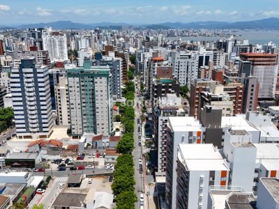 Apartamento à venda com 113m², 3 quartos, 1 suíte, 2 vagas no bairro Centro em Florianópolis - Foto 4