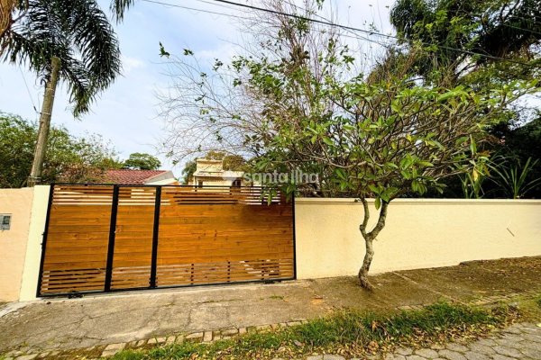 Casa à venda com 175m², 4 quartos, 1 suíte, 6 vagas no bairro Lagoa da Conceição em Florianópolis