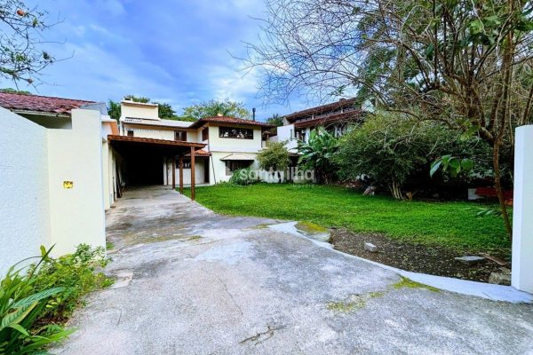 Casa à venda com 175m², 4 quartos, 1 suíte, 6 vagas no bairro Lagoa da Conceição em Florianópolis