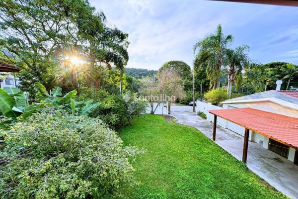 Casa à venda com 175m², 4 quartos, 1 suíte, 6 vagas no bairro Lagoa da Conceição em Florianópolis