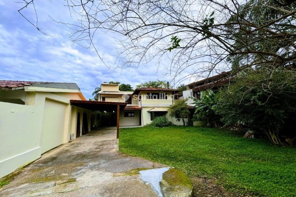 Casa à venda com 175m², 4 quartos, 1 suíte, 6 vagas no bairro Lagoa da Conceição em Florianópolis