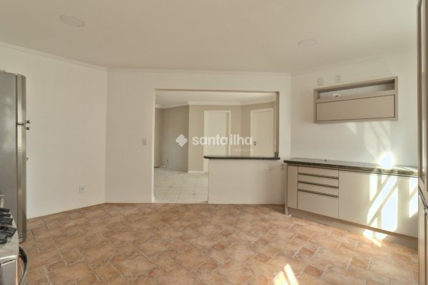 Casa à venda com 200m², 4 quartos, 1 suíte, 2 vagas no bairro Agronômica em Florianópolis