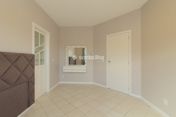Casa à venda com 200m², 4 quartos, 1 suíte, 2 vagas no bairro Agronômica em Florianópolis