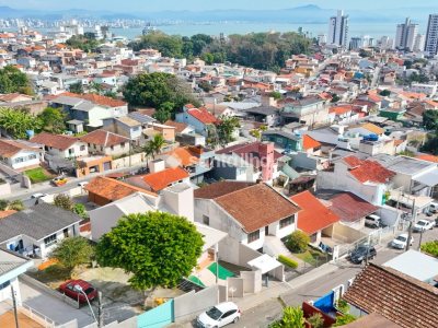 Casa à venda com 200m², 4 quartos, 1 suíte, 2 vagas no bairro Agronômica em Florianópolis - Foto 28