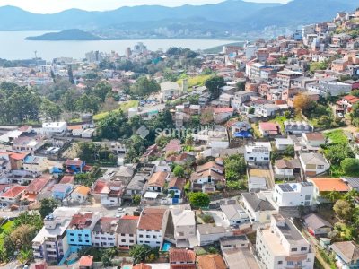 Casa à venda com 200m², 4 quartos, 1 suíte, 2 vagas no bairro Agronômica em Florianópolis - Foto 30