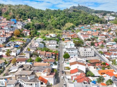 Casa à venda com 200m², 4 quartos, 1 suíte, 2 vagas no bairro Agronômica em Florianópolis - Foto 31