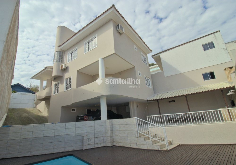 Casa à venda com 200m², 4 quartos, 1 suíte, 2 vagas no bairro Agronômica em Florianópolis - Foto 1