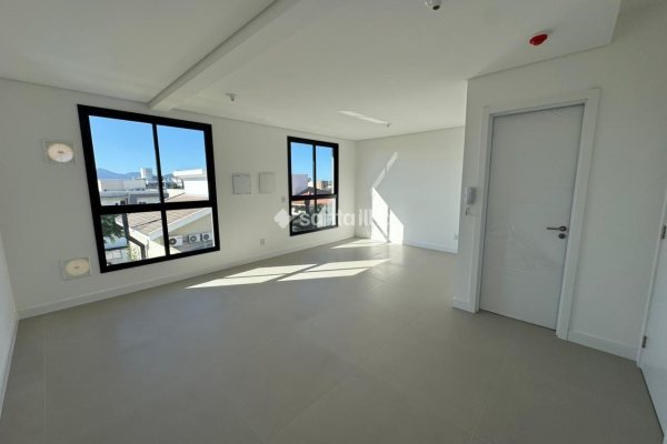 Studio à venda com 32m², 1 quarto, 1 suíte, 1 vaga no bairro Ribeirão da Ilha em Florianópolis