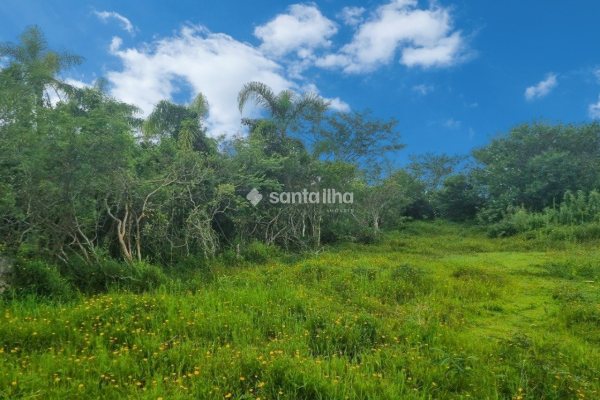 Terreno à venda com 360m², 1 quarto, 4 vagas no bairro Carianos em Florianópolis