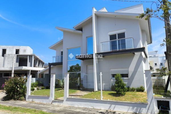 Casa à venda com 233m², 4 quartos, 2 suítes, 2 vagas no bairro Ribeirão da Ilha em Florianópolis
