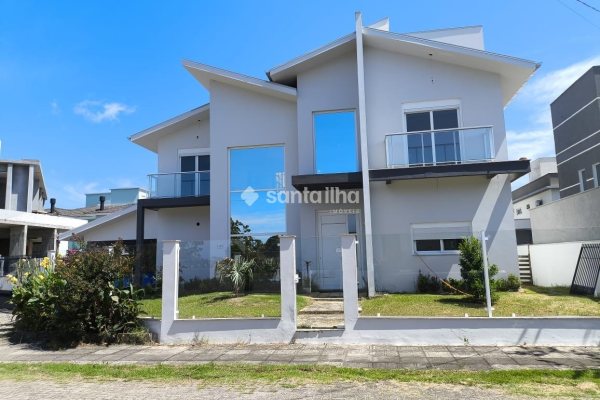 Casa à venda com 233m², 4 quartos, 2 suítes, 2 vagas no bairro Ribeirão da Ilha em Florianópolis