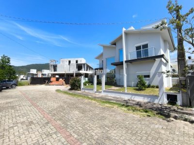 Casa à venda com 233m², 4 quartos, 2 suítes, 2 vagas no bairro Ribeirão da Ilha em Florianópolis - Foto 4