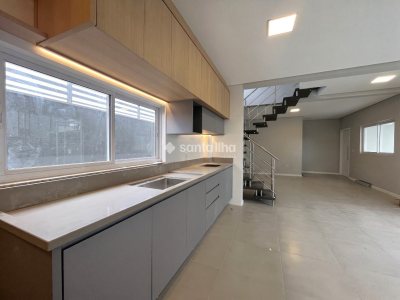 Casa para alugar com 187m², 3 quartos, 1 suíte, 2 vagas no bairro Campeche em Florianópolis - Foto 4