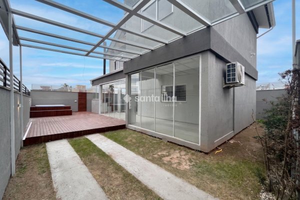 Casa para alugar com 187m², 3 quartos, 1 suíte, 2 vagas no bairro Campeche em Florianópolis