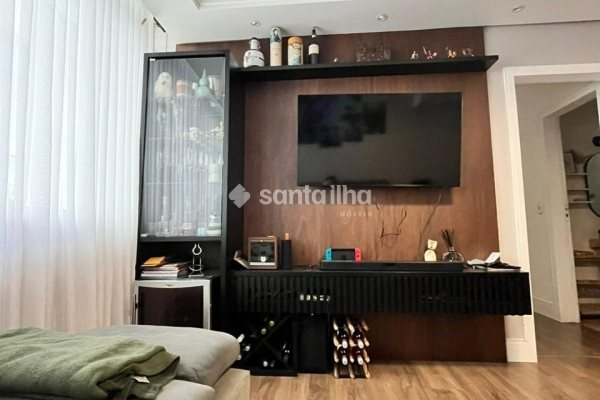 Apartamento à venda com 74m², 2 quartos, 1 suíte, 1 vaga no bairro Carvoeira em Florianópolis
