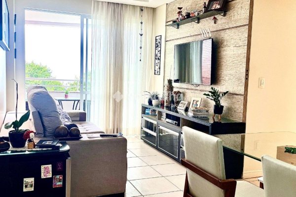 Apartamento à venda com 81m², 3 quartos, 1 suíte, 1 vaga no bairro Estreito em Florianópolis