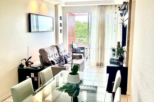 Apartamento à venda com 81m², 3 quartos, 1 suíte, 1 vaga no bairro Estreito em Florianópolis