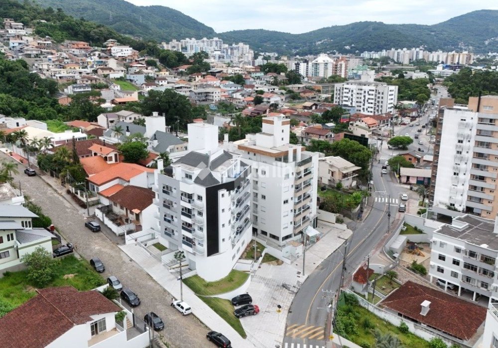 Apartamento à venda com 93m², 3 quartos, 1 suíte, 2 vagas no bairro Itacorubi em Florianópolis - Foto 1